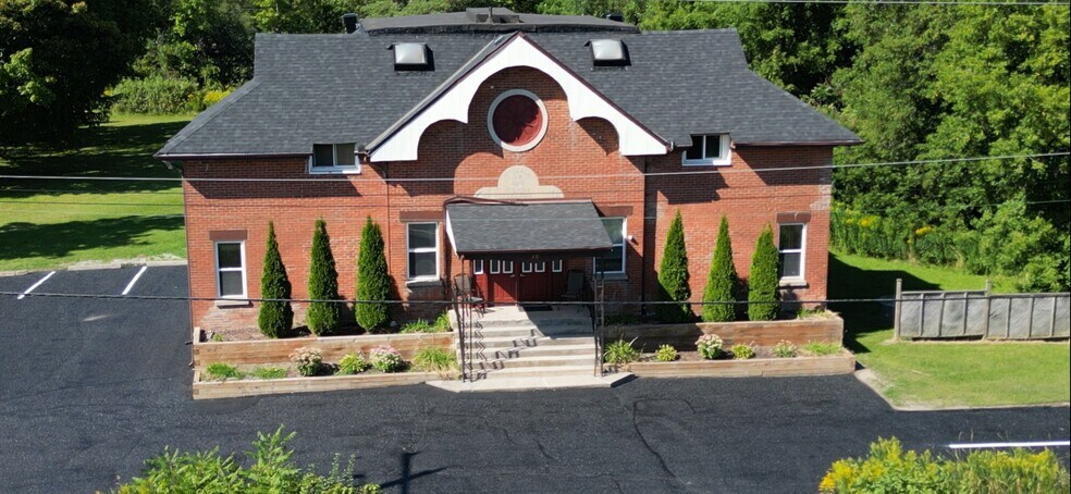 320 Pefferlaw Rd, Georgina, ON à vendre - Photo de l’immeuble – Image 2 sur 2