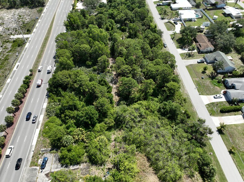 592 SW Port St Lucie Blvd, Port Saint Lucie, FL à vendre - Photo de l’immeuble – Image 3 sur 4