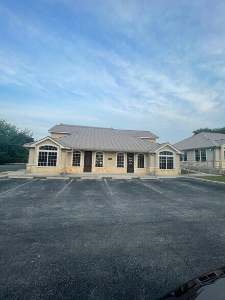 4230 Gardendale St, San Antonio, TX à louer - Photo de l’immeuble – Image 2 sur 25