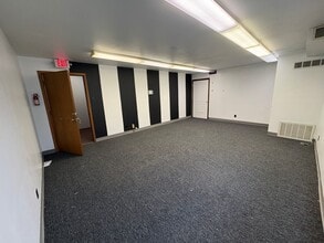 3145-3159 Fee Fee Rd, Bridgeton, MO à louer Photo intérieure– Image 1 sur 2