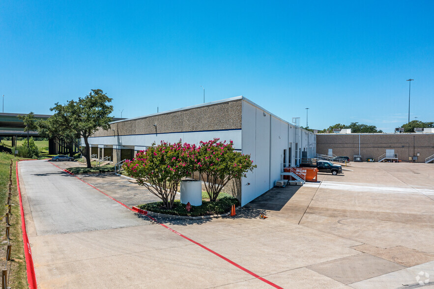 2010 Century Center Blvd, Irving, TX à louer - Photo de l’immeuble – Image 3 sur 5