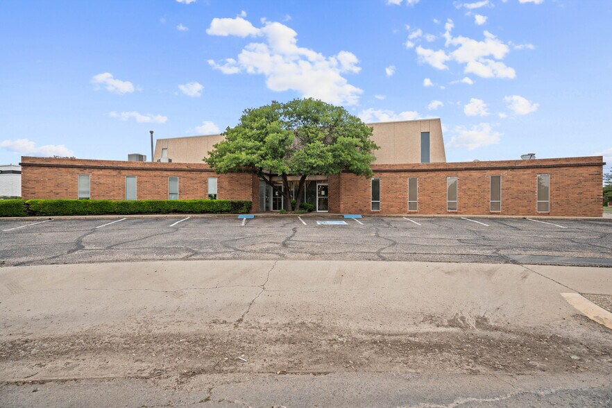 3305 66th St, Lubbock, TX à vendre - Photo de l’immeuble – Image 2 sur 17
