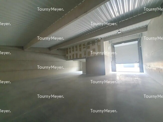 Plus de détails pour Local d’activités à vendre