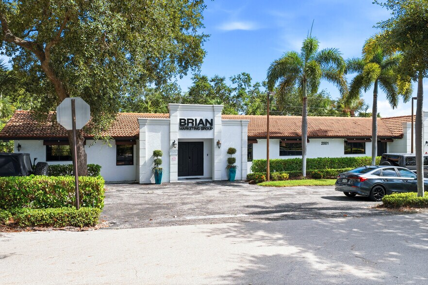 2001 Bomar Dr, North Palm Beach, FL à louer - Photo de l’immeuble – Image 1 sur 17