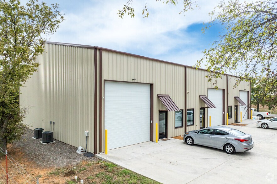 545 Reed Ln, Gunter, TX à louer - Photo de l’immeuble – Image 2 sur 13