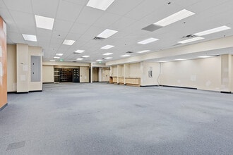 885 Meadowlands Dr, Ottawa, ON à louer Photo intérieure– Image 2 sur 17