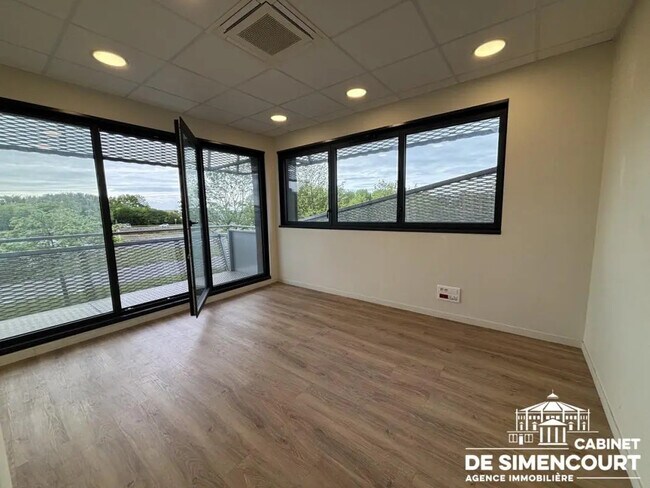 Plus de détails pour Bureau à louer