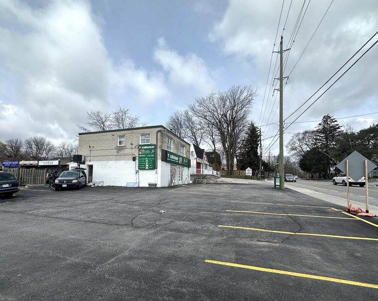 136-140 Henderson Ave portefeuille de 2 biens à vendre sur LoopNet.fr - Photo de l’immeuble – Image 2 sur 12