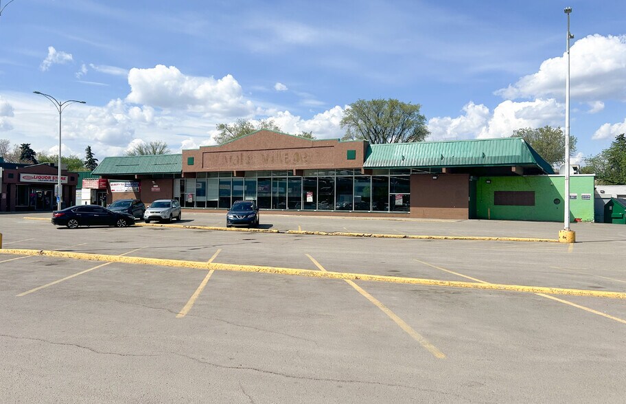 11850 103rd St NW, Edmonton, AB à louer - Photo de l’immeuble – Image 1 sur 3