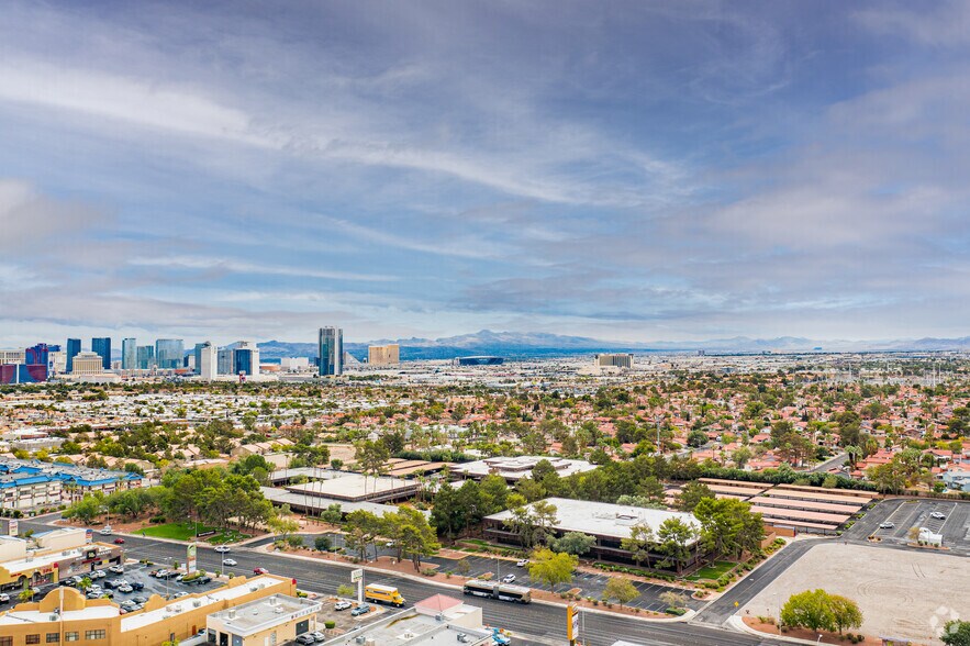 5451 Spring Mountain rd, Las Vegas, NV à vendre - Photo de l’immeuble – Image 3 sur 3