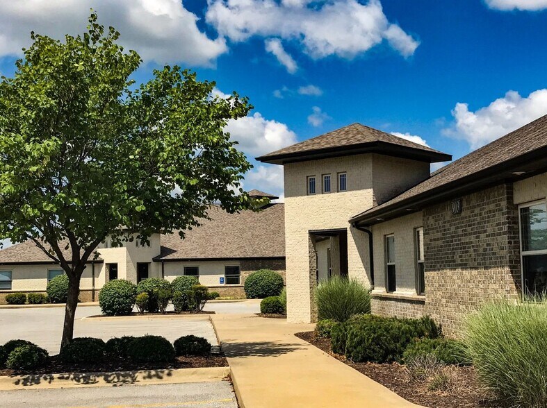 901-905 SE Village Loop, Bentonville, AR à louer - Photo de l’immeuble – Image 2 sur 11