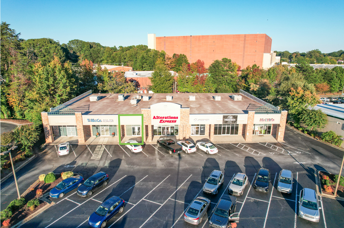2500 Battleground Ave, Greensboro, NC à louer Photo de l’immeuble– Image 1 sur 1