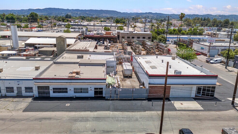 18422-18428 Gault St, Reseda, CA à vendre - Photo de l’immeuble – Image 2 sur 16