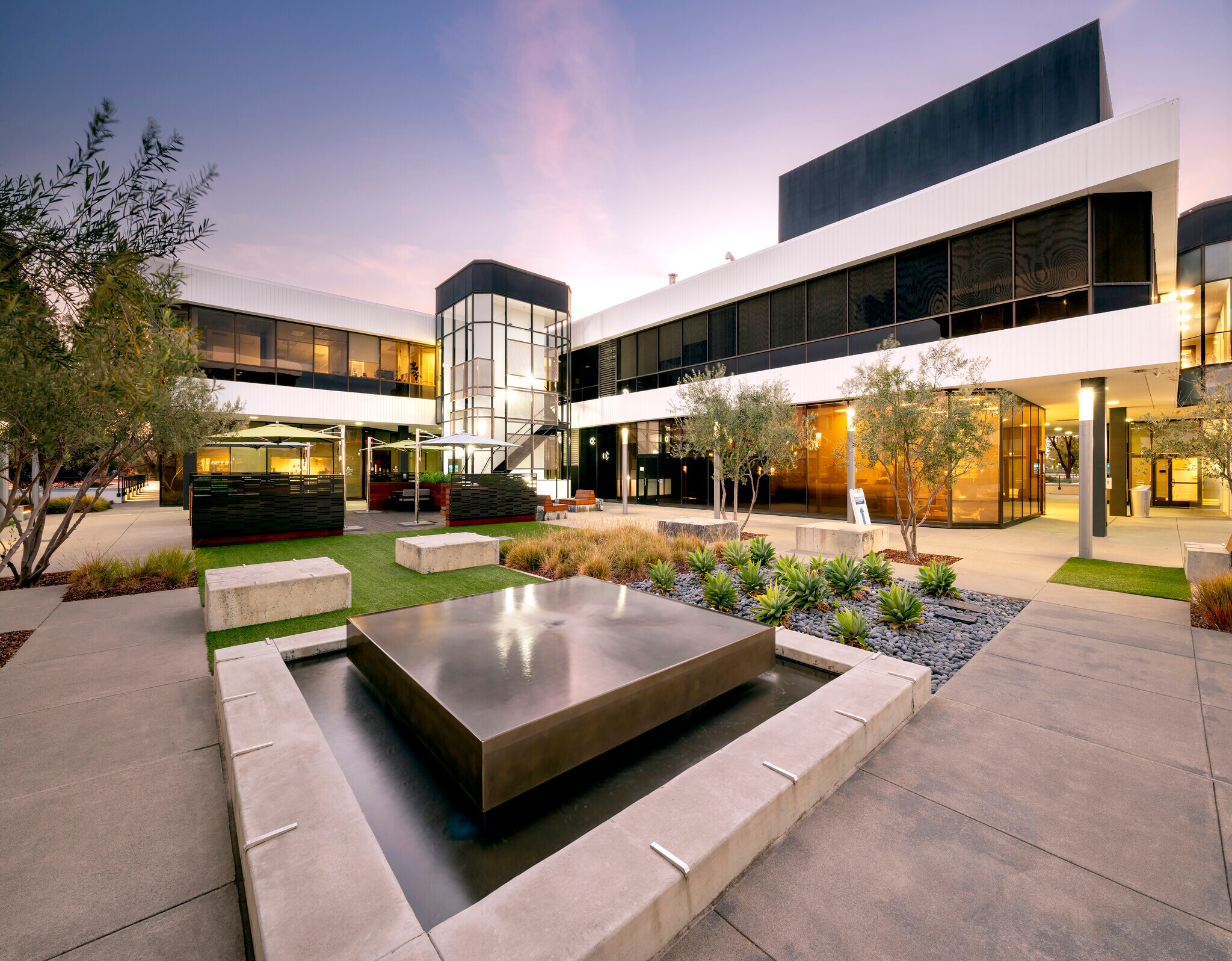 10050 N Wolfe Rd, Cupertino, CA à louer Photo de l’immeuble– Image 1 sur 10