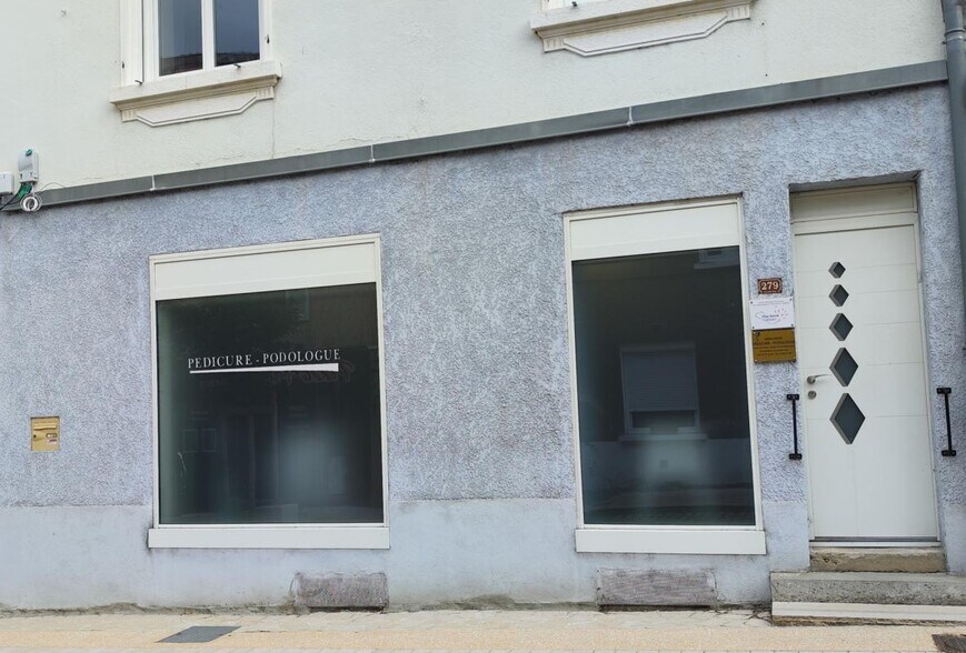 Local d'activités dans Sainte Foy L Argentiere à vendre - Photo de l’immeuble – Image 3 sur 3