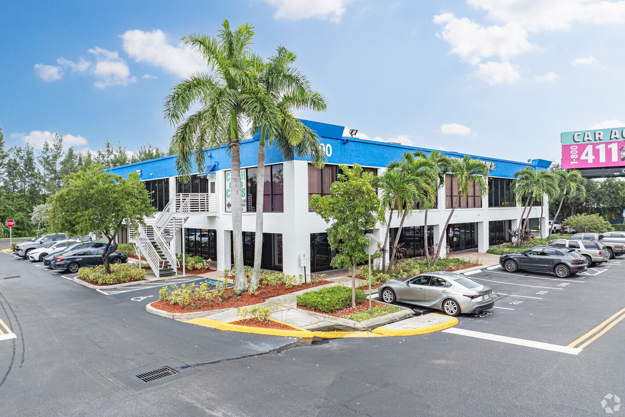4500 N Powerline Rd, Deerfield Beach, FL à louer Photo de l’immeuble– Image 1 sur 26