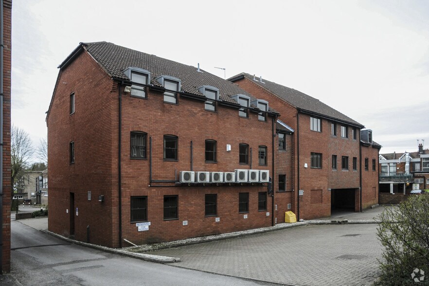 4-6 Arden Grv, Harpenden à louer - Photo de l’immeuble – Image 3 sur 3