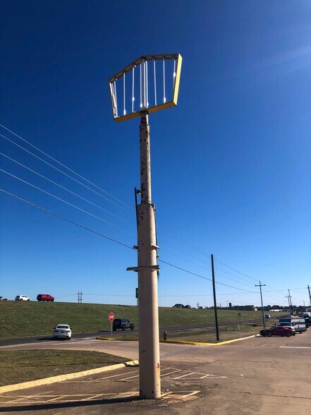 1720 E Washington Ave, Navasota, TX à louer - Photo de l’immeuble – Image 2 sur 3