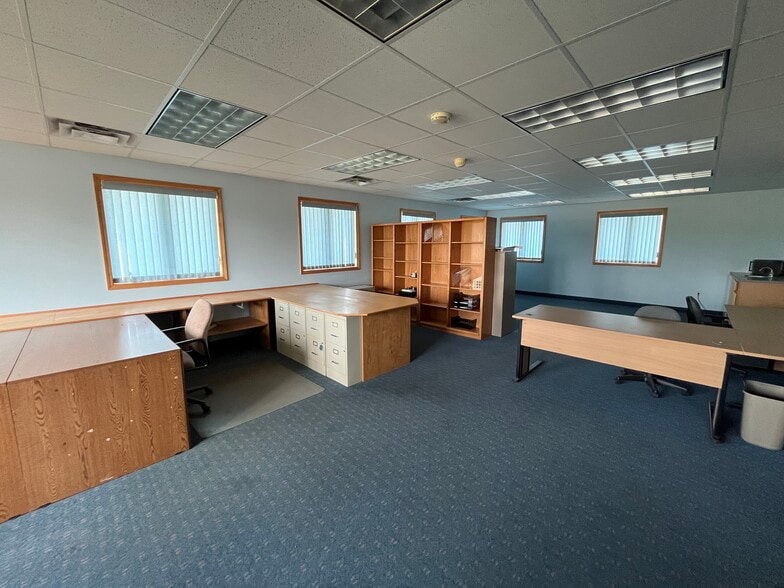 2100 17 Mile Rd, Kent City, MI à vendre - Photo intérieure – Image 3 sur 28