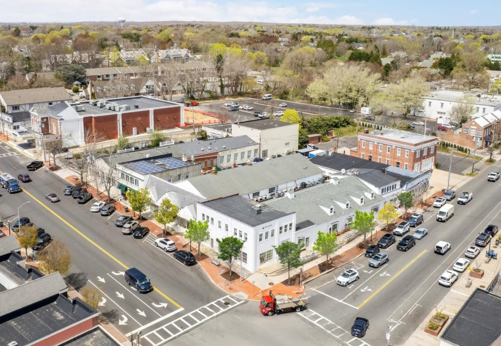 1-15 Hill St, Southampton, NY à louer Photo de l’immeuble– Image 1 sur 4