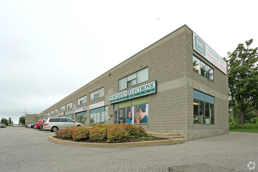 660 Bayview Dr, Barrie, ON à louer - Photo de l’immeuble – Image 3 sur 9