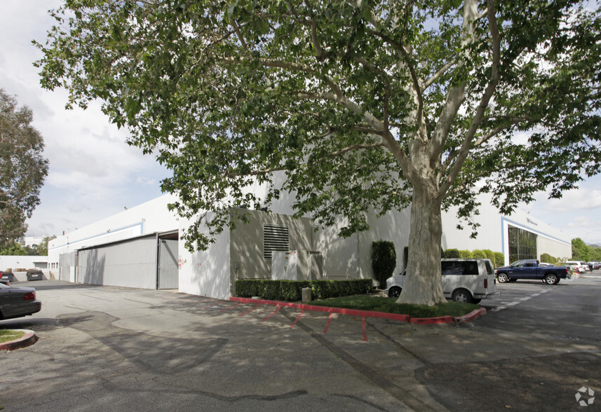 27727 Avenue Scott, Valencia, CA à louer - Photo de l’immeuble – Image 3 sur 8