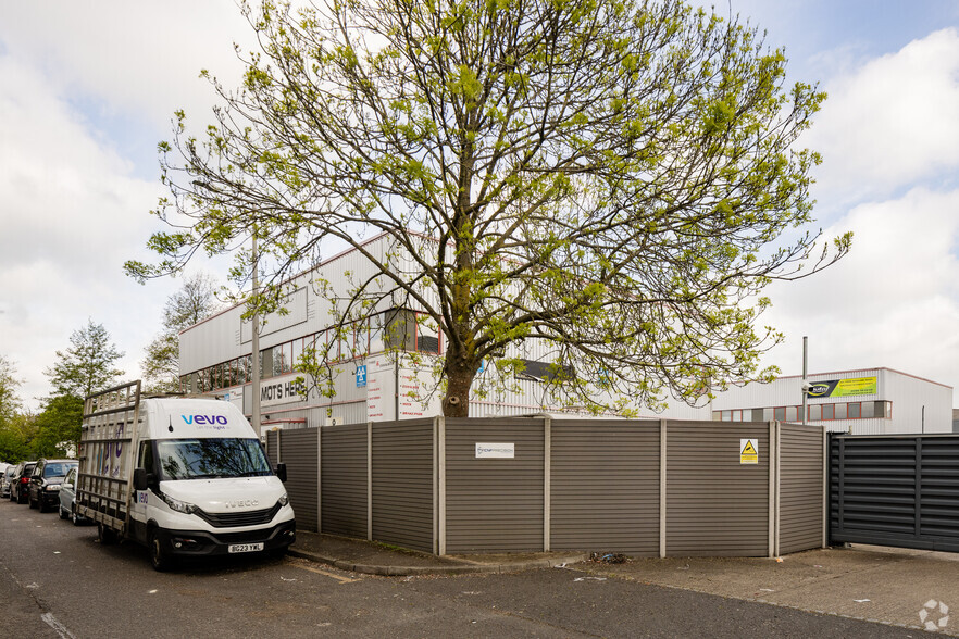 Broadfields Ct, Aylesbury à louer - Photo de l’immeuble – Image 2 sur 2