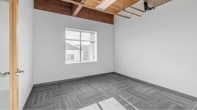 819 SE Morrison St, Portland, OR à louer Photo intérieure– Image 2 sur 3