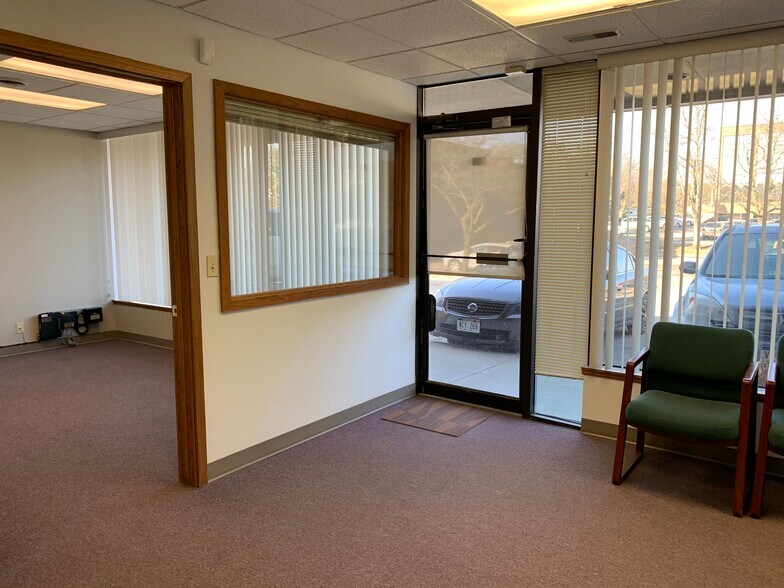 301 S 70th St, Lincoln, NE à louer - Photo de l’immeuble – Image 3 sur 27