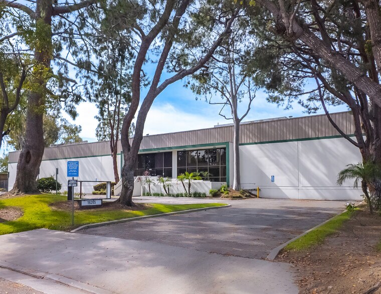 16205 Distribution Way, Cerritos, CA à vendre - Photo de l’immeuble – Image 2 sur 26