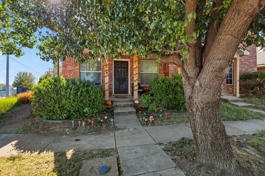 970 Tennessee Trl, Arlington, TX à vendre - Photo de l’immeuble – Image 2 sur 3