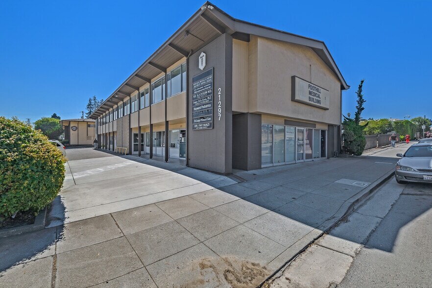 21297 Foothill Blvd, Hayward, CA à louer - Photo de l’immeuble – Image 1 sur 16