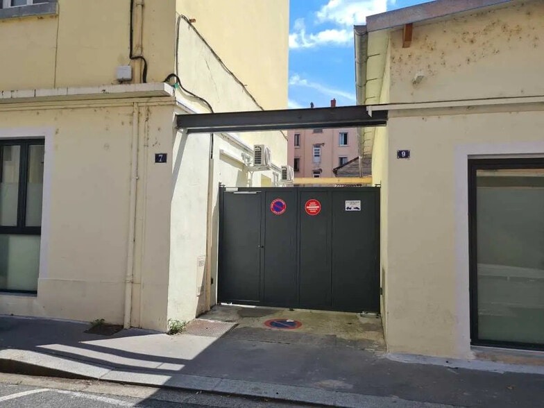 Industriel/Logistique dans OULLINS-PIERRE-BÉNITE à vendre - Photo de l’immeuble – Image 2 sur 8