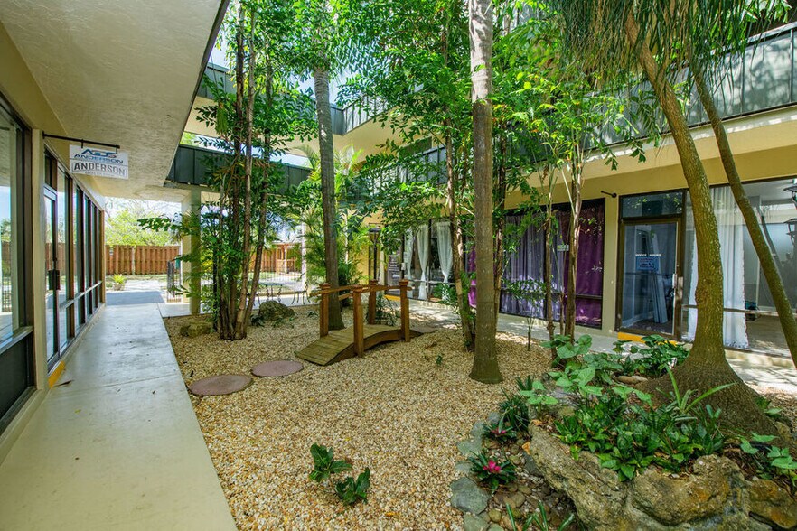 2595 Tamiami Trl, Port Charlotte, FL à louer - Photo de l’immeuble – Image 2 sur 42