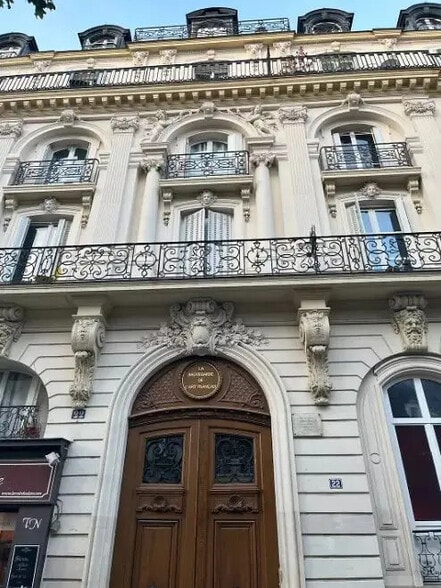 22 Rue De Douai, Paris à louer - Photo de l’immeuble – Image 1 sur 10