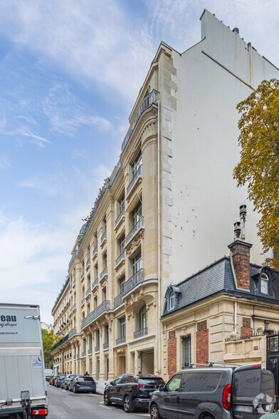 52 Rue De La Bienfaisance, Paris à louer - Photo de l’immeuble – Image 3 sur 5
