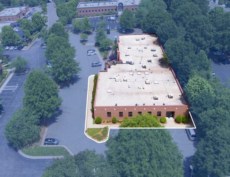 765 Highland Oaks Dr, Winston-Salem, NC à louer - Photo de l’immeuble – Image 2 sur 7