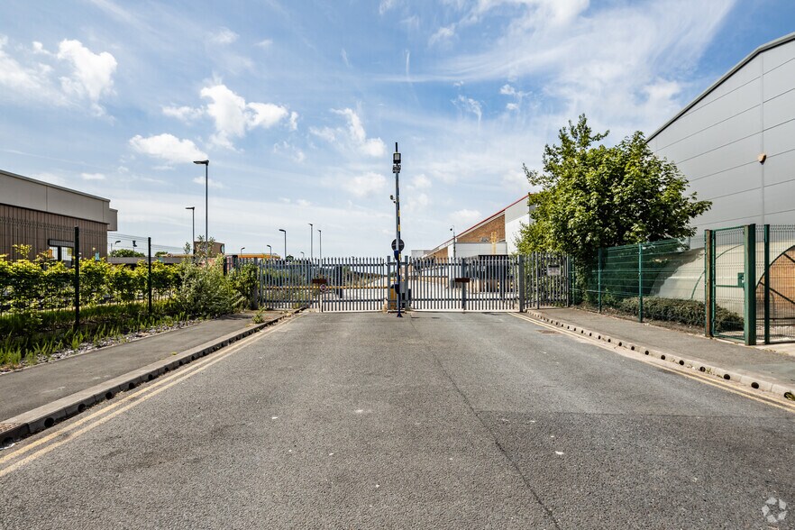 E Lancashire Rd, Liverpool à louer - Photo de l’immeuble – Image 3 sur 9