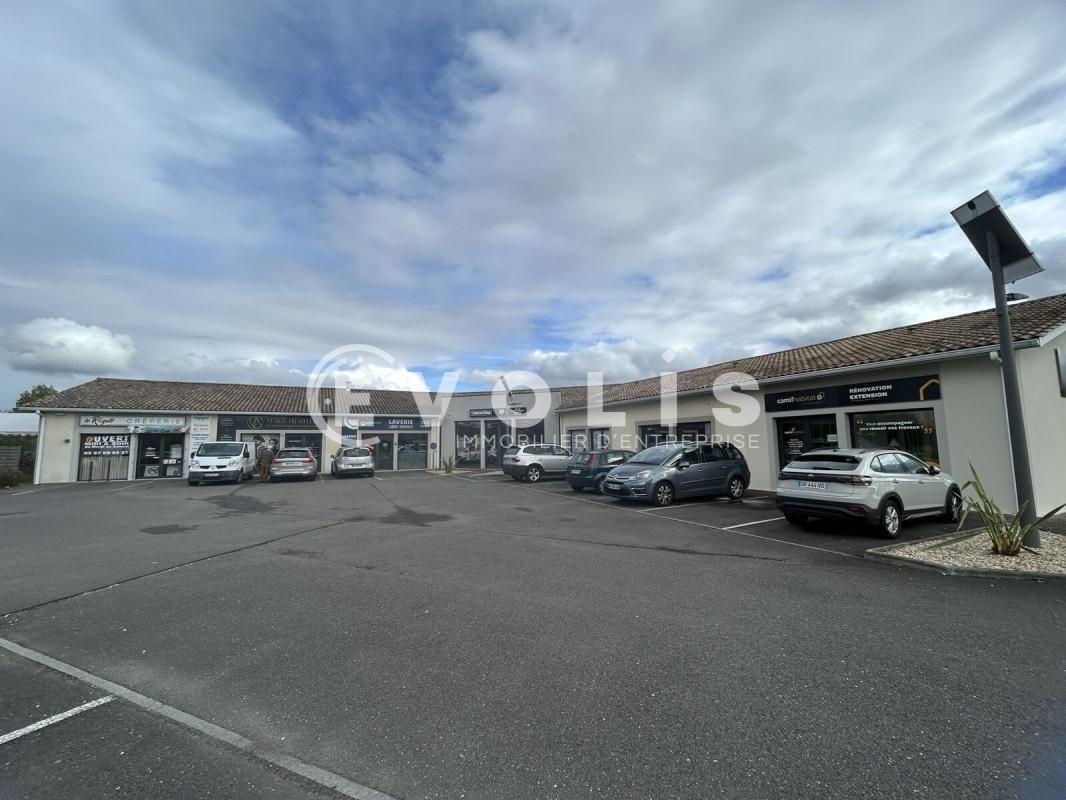 180 Avenue De Paris, Cavignac à vendre Photo de l’immeuble– Image 1 sur 5
