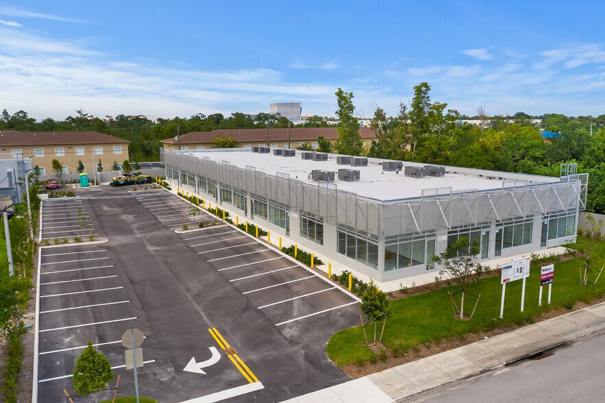 11045 SW 216th St, Miami, FL à louer - Photo de l’immeuble – Image 3 sur 5