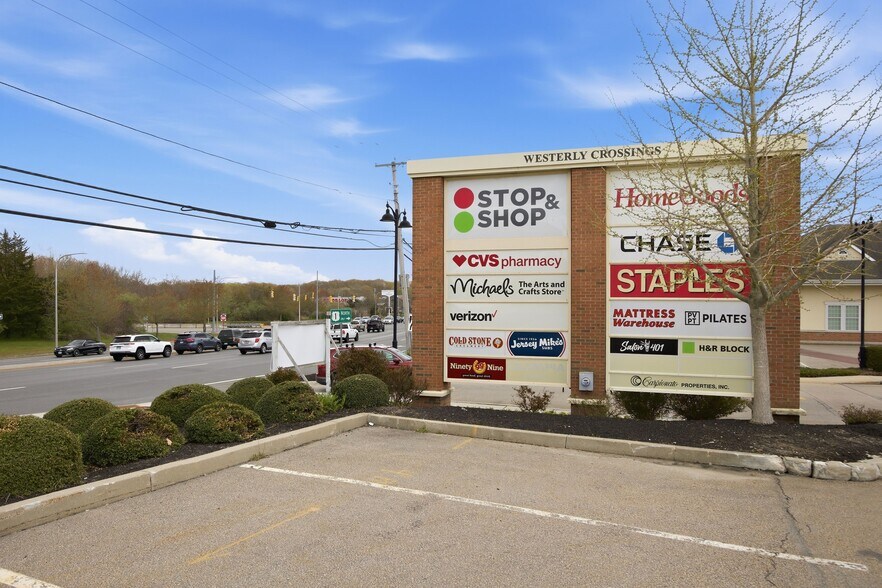 143 Franklin St, Westerly, RI à louer - Photo de l’immeuble – Image 3 sur 3