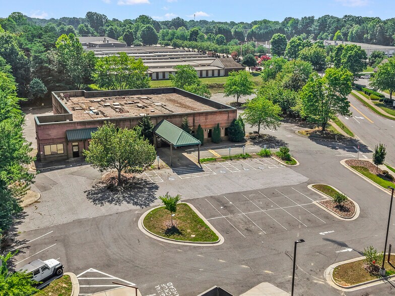 3169 Peters Creek Pky, Winston-Salem, NC à vendre - Photo de l’immeuble – Image 3 sur 20