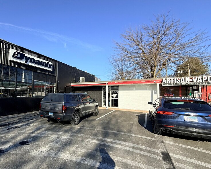 2543–2547 Berlin Turnpike, Newington, CT à vendre - Photo de l’immeuble – Image 2 sur 3