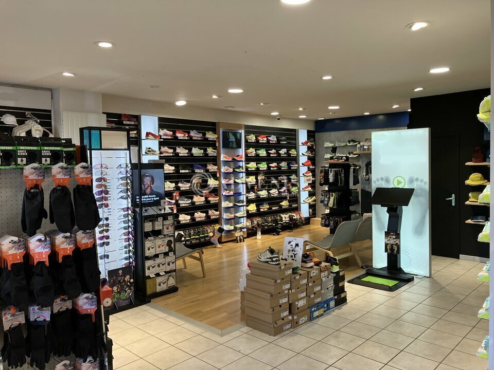 Local commercial dans Bourges à louer Photo intérieure– Image 1 sur 4