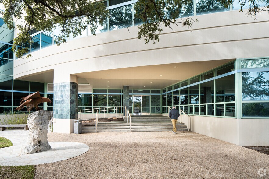 9050 N Capital of Texas Hwy, Austin, TX à louer - Photo de l’immeuble – Image 2 sur 8