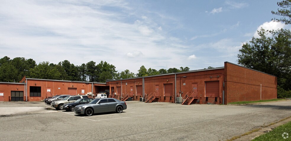 711 Moorefield Park Dr, Richmond, VA à louer - Photo de l’immeuble – Image 3 sur 9