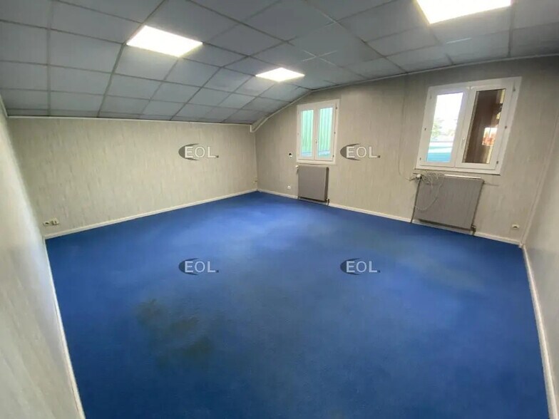 Local d’activités dans Guyancourt à louer - Photo de l’immeuble – Image 2 sur 13