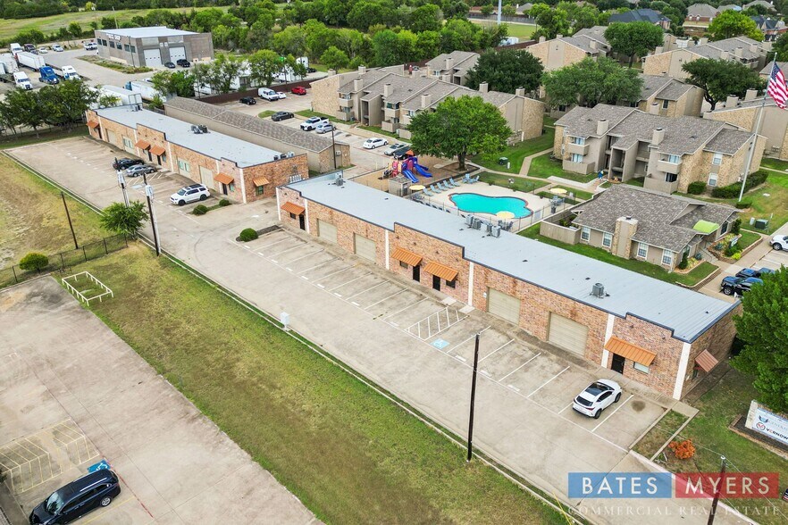 198 Brothers Blvd, Red Oak, TX à vendre - Photo de l’immeuble – Image 2 sur 10