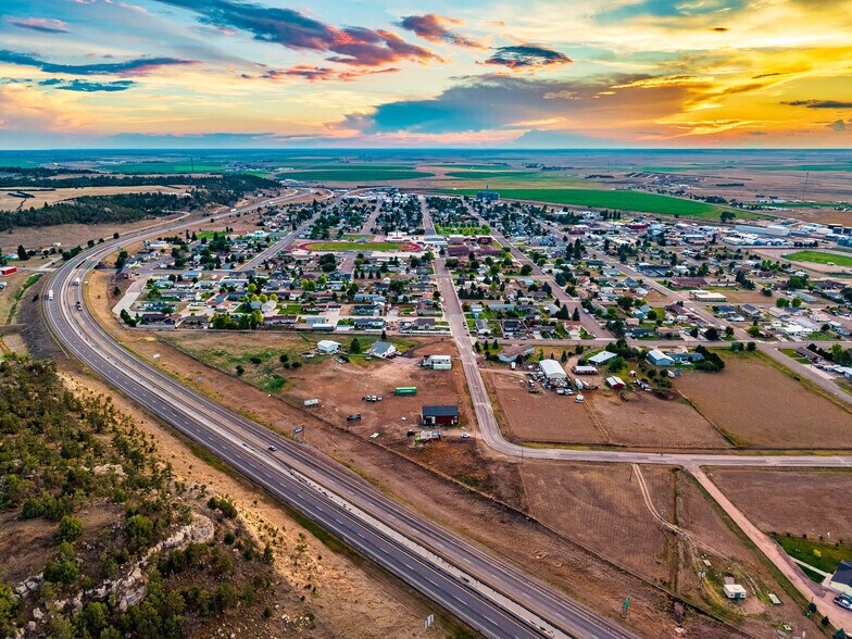708 6th St, Pine Bluffs, WY à vendre - Photo de l’immeuble – Image 2 sur 33