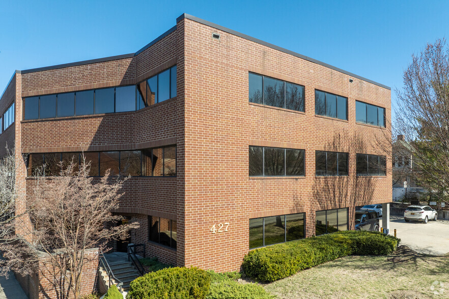 427 Bedford Rd, Pleasantville, NY à louer - Photo de l’immeuble – Image 2 sur 11